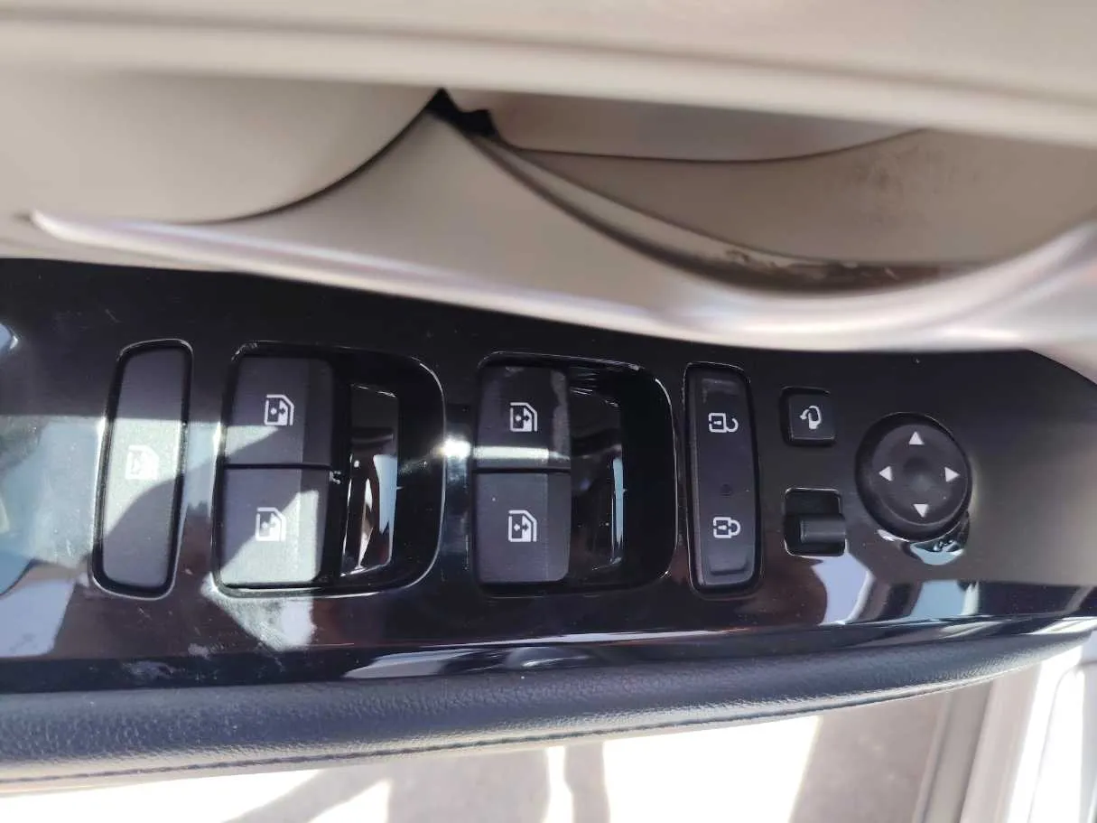 Car image 29
