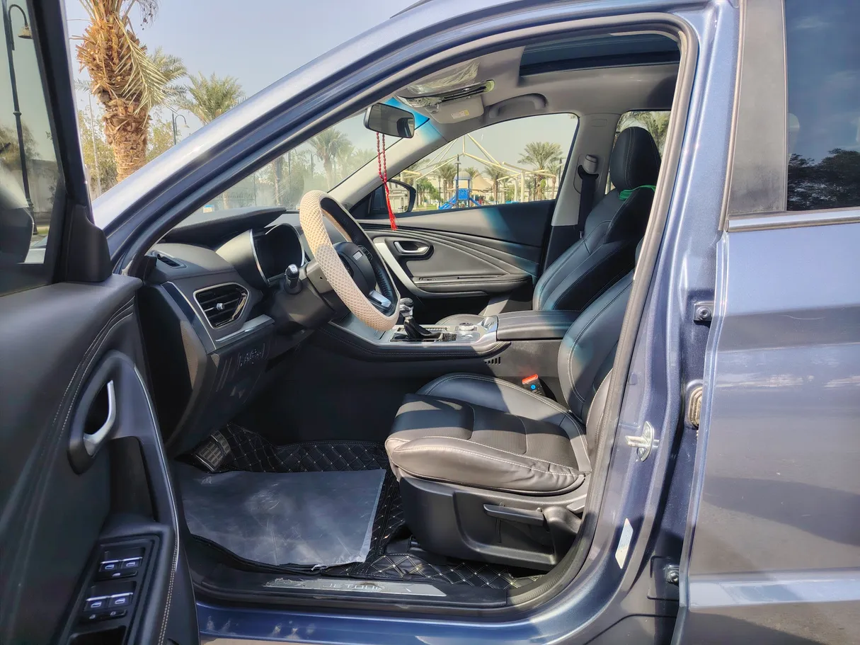 Car image 13