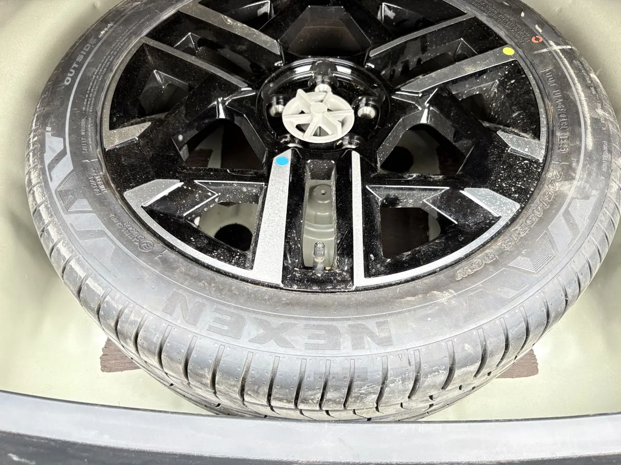 Car image 29