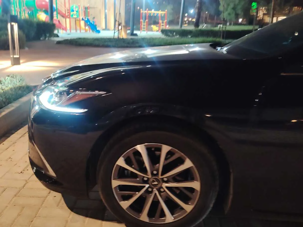 Car image 9