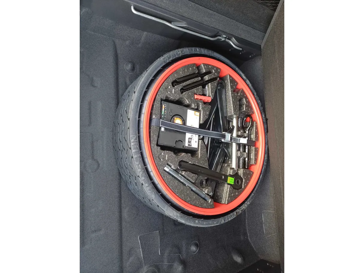 Car image 20
