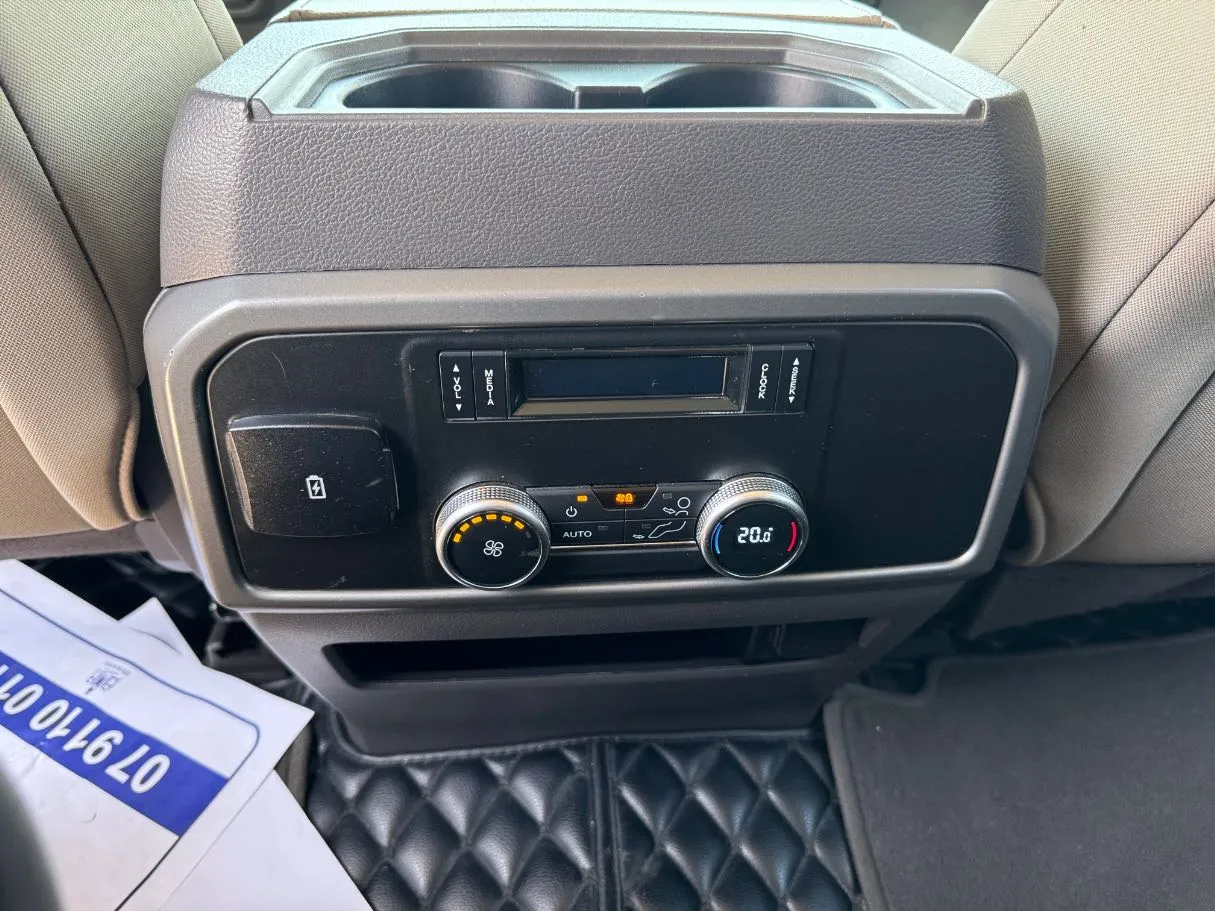 Car image 20
