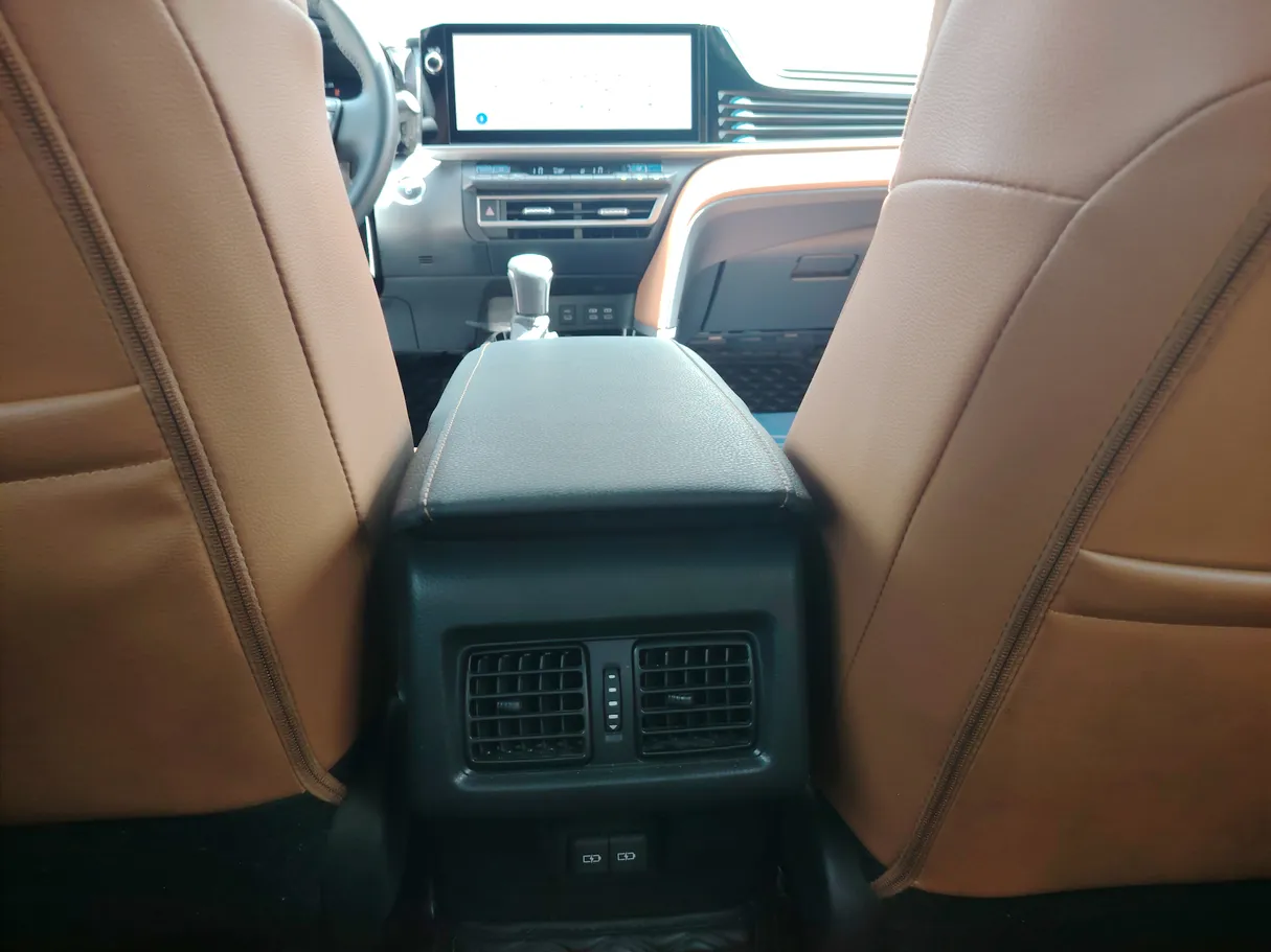 Car image 36