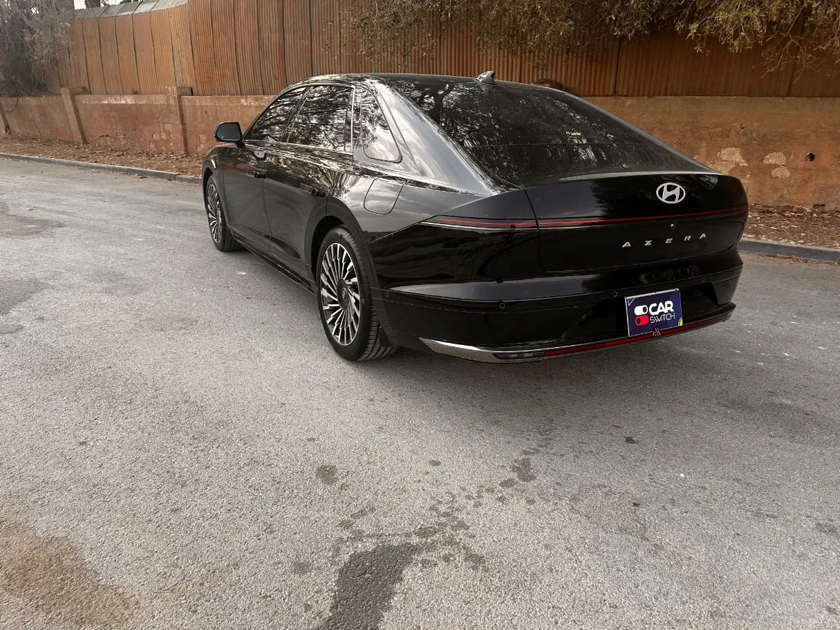 Car image 7