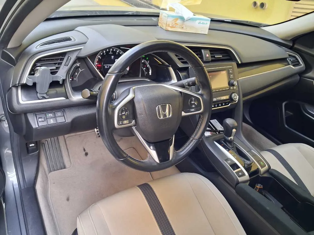 Car image 11
