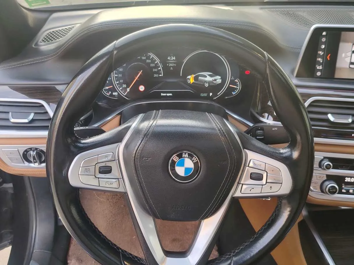 Car image 23