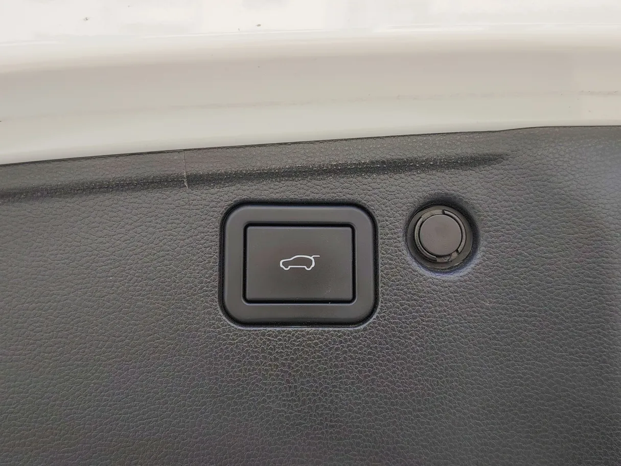 Car image 35