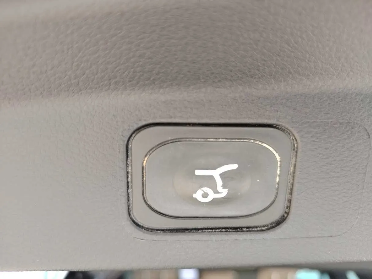 Car image 37