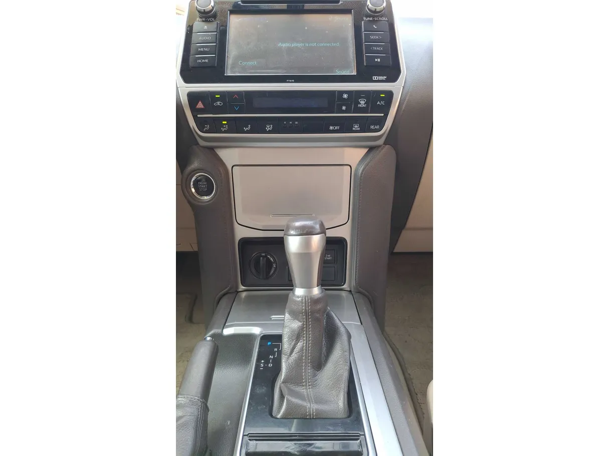 Car image 17