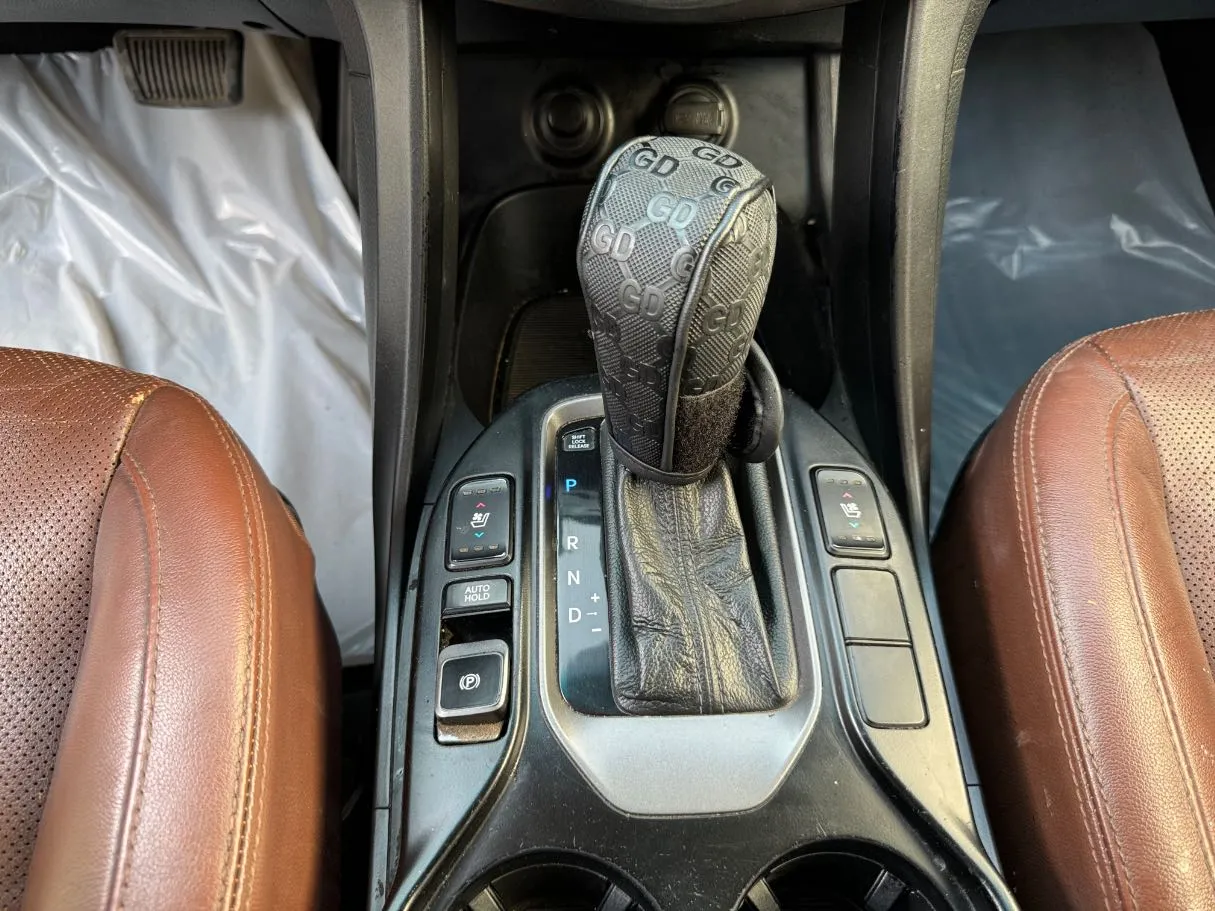 Car image 16