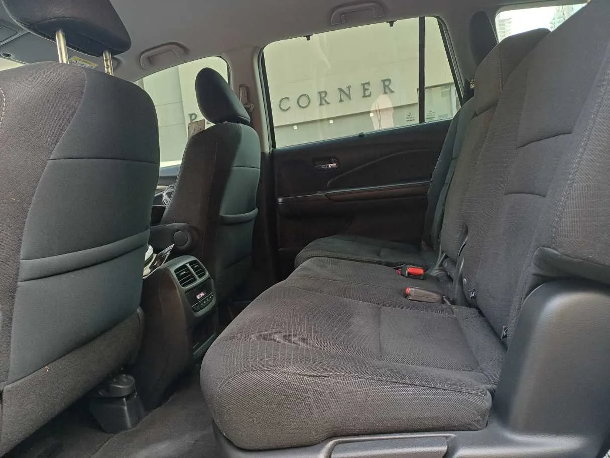Car image 13