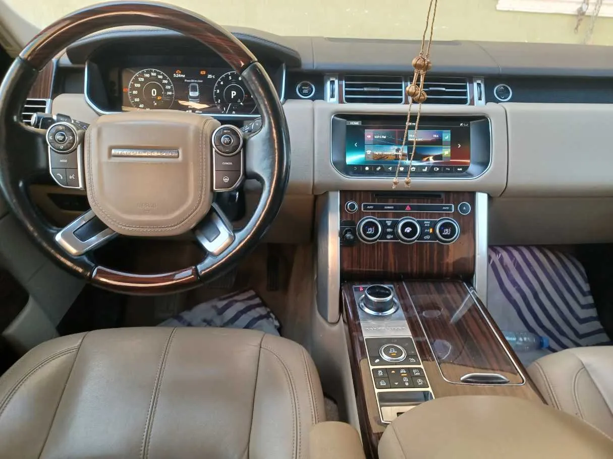 Car image 16