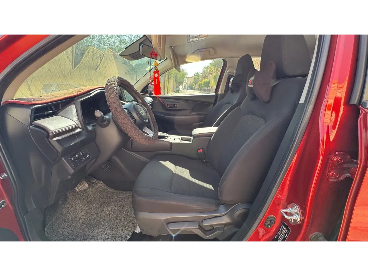 Car image 10