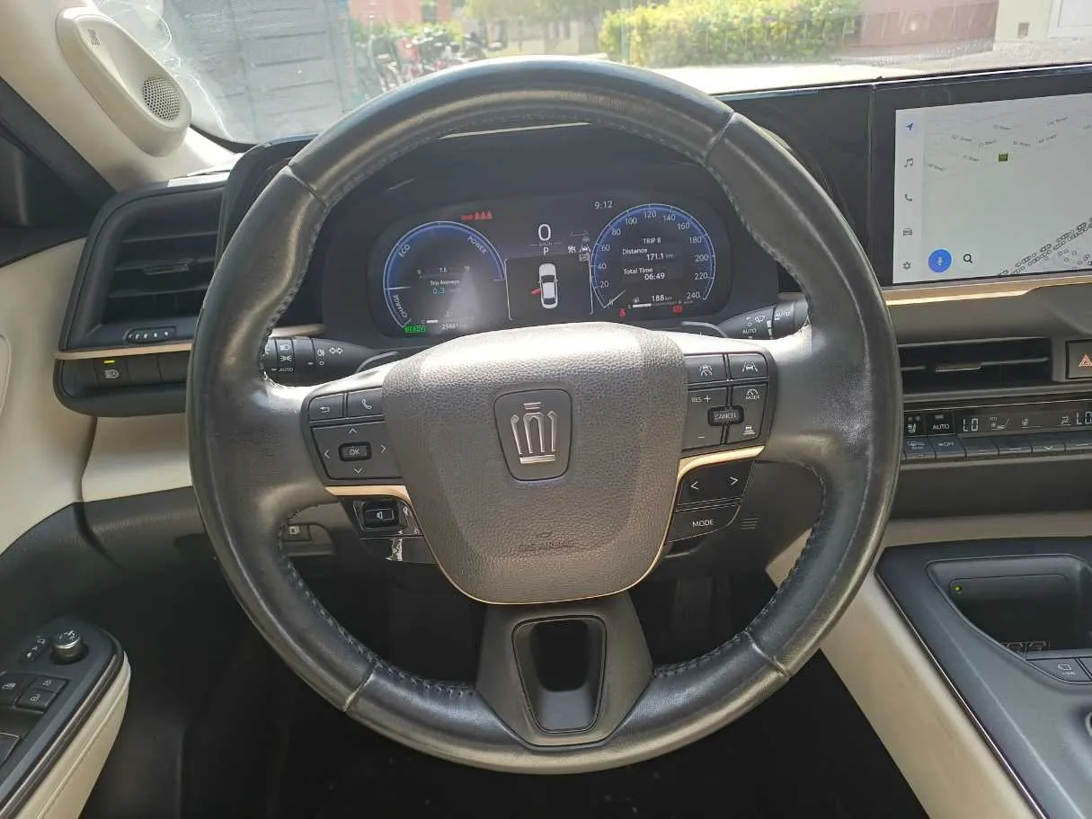 Car image 14