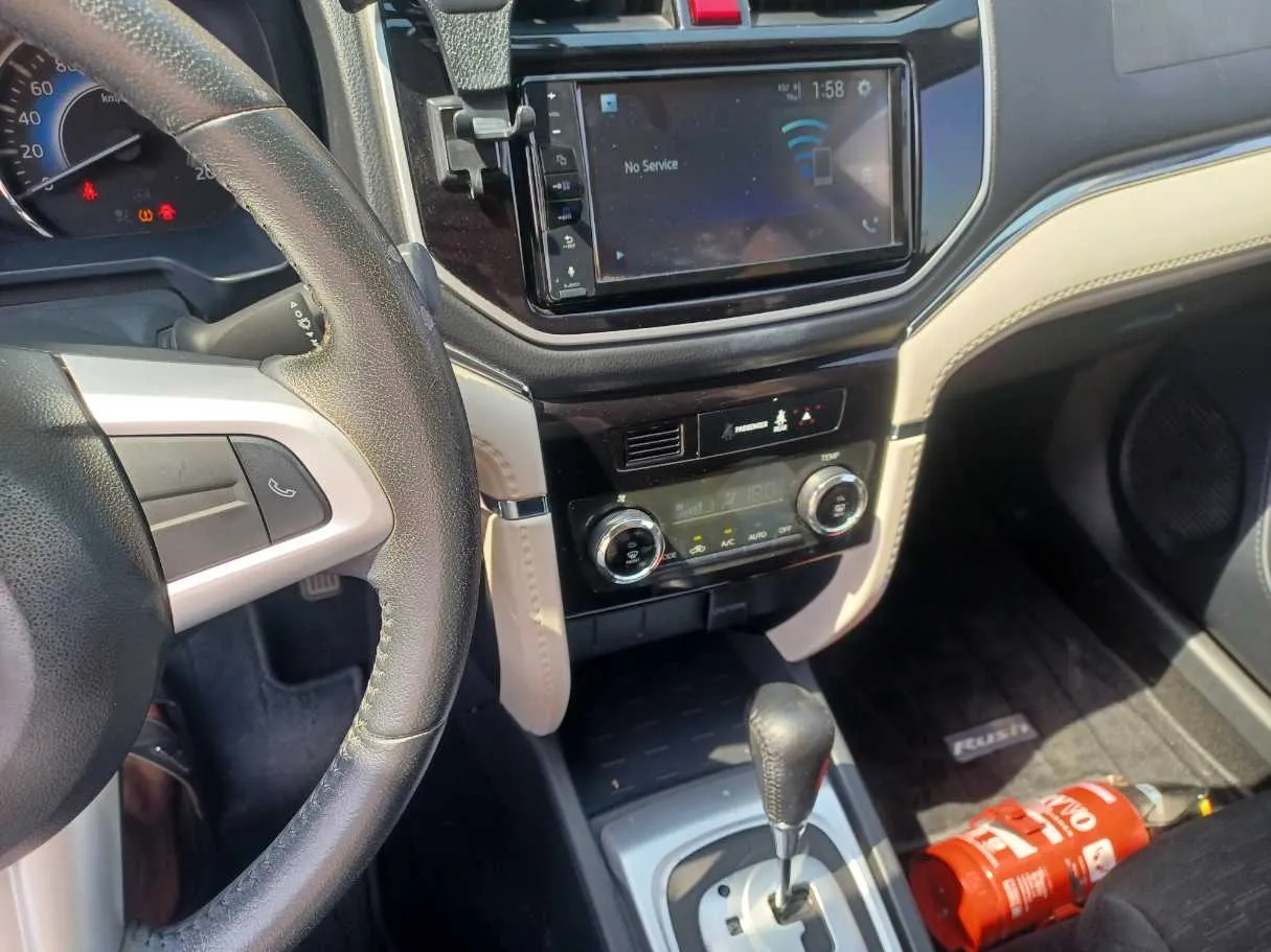 Car image 17