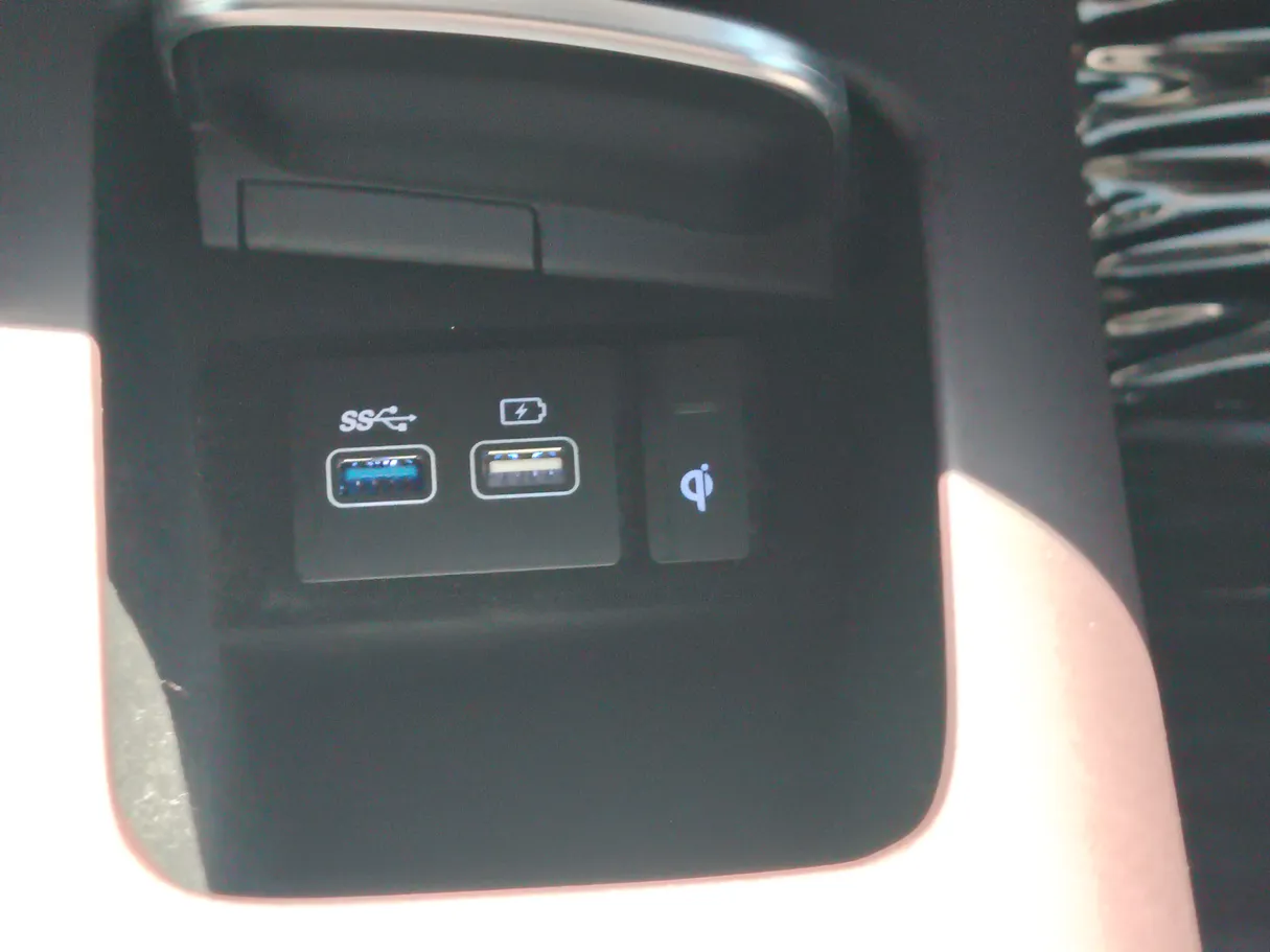 Car image 38