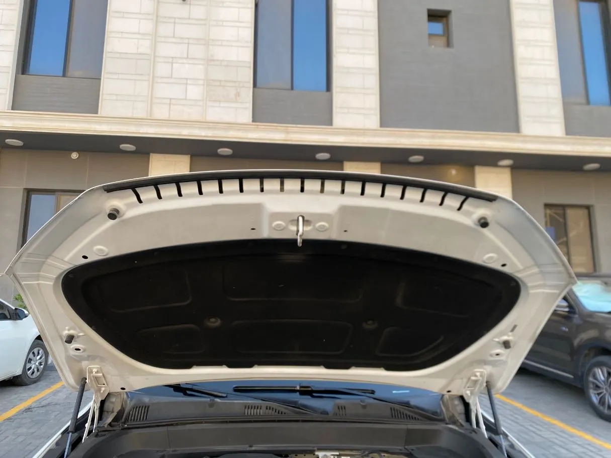 Car image 30