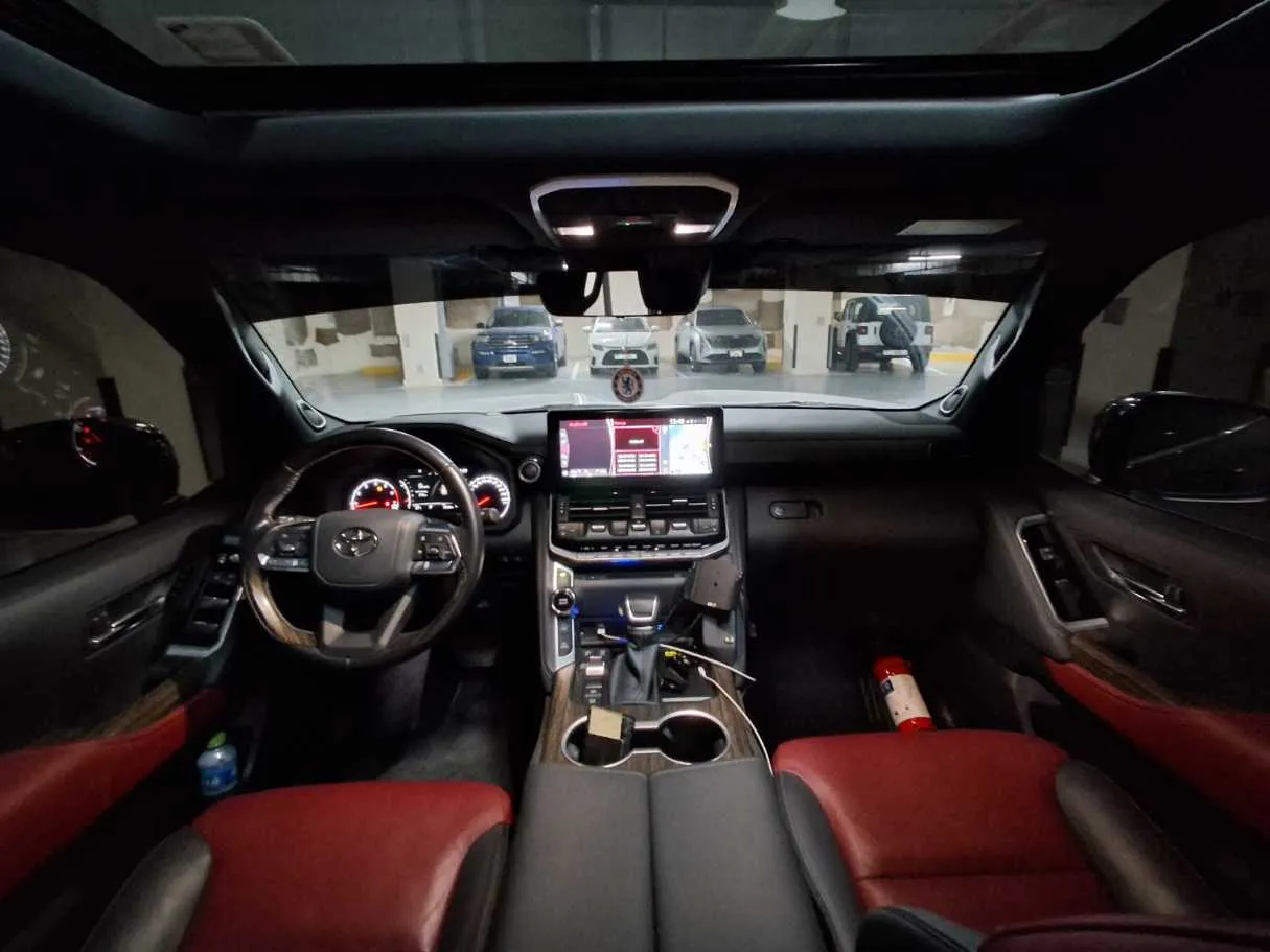 Car image 13