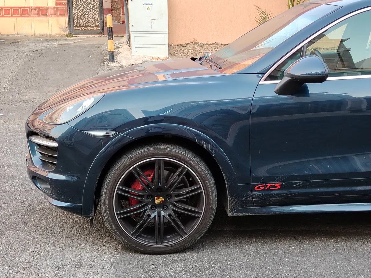 Car image 9