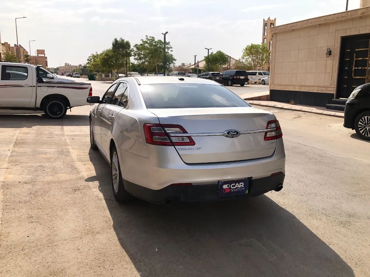 Car image 7