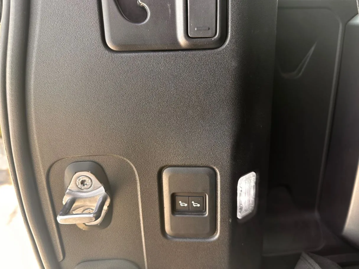 Car image 32