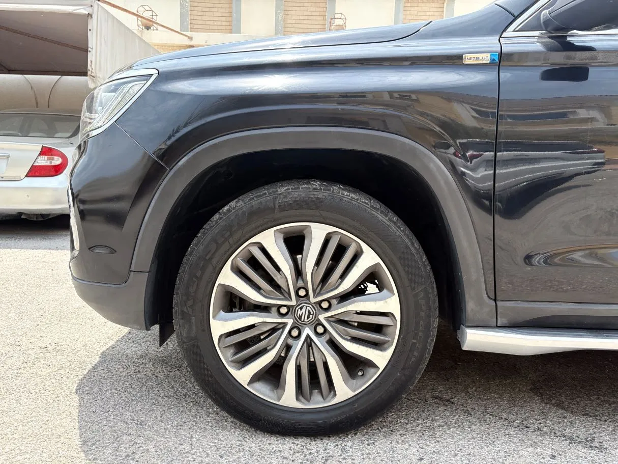 Car image 9