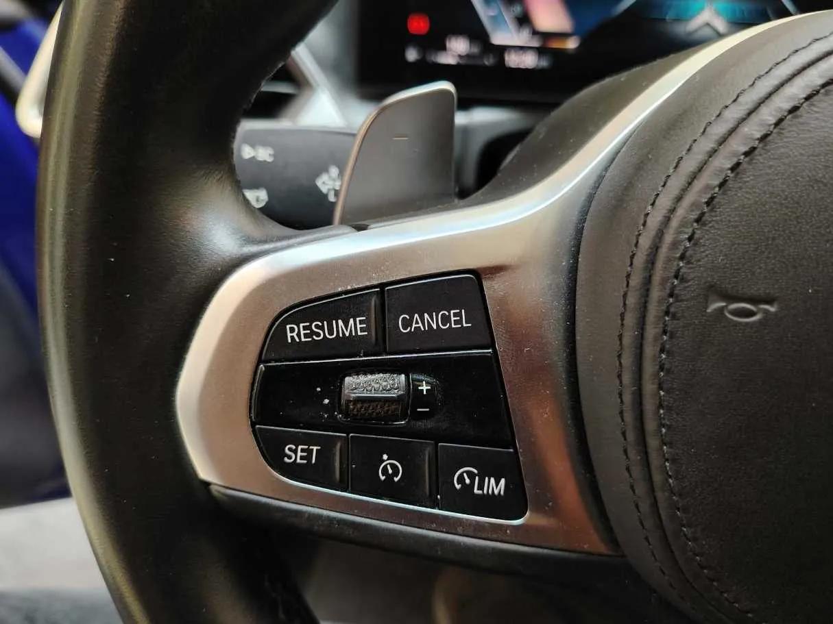 Car image 30