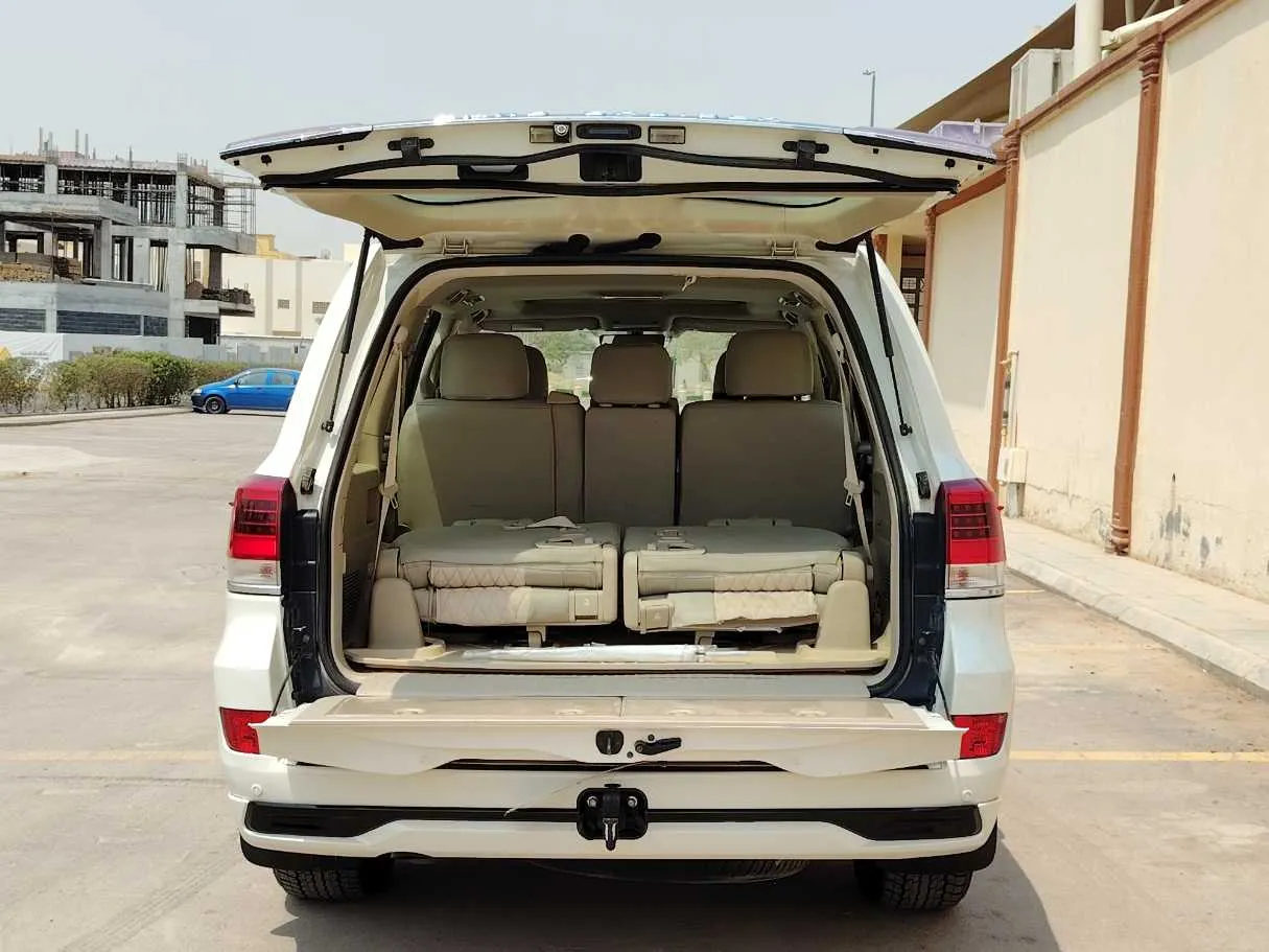 Car image 27