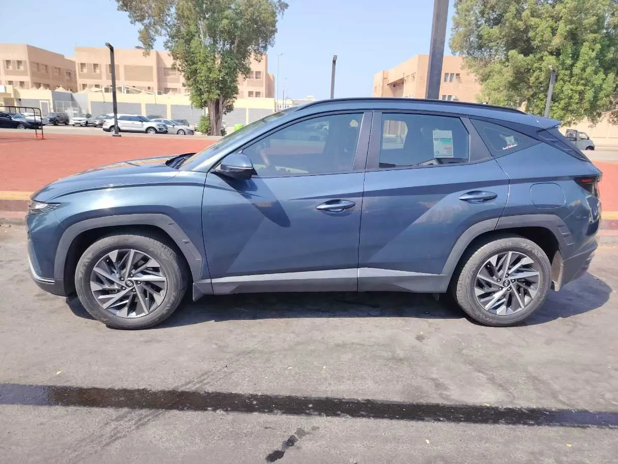Car image 8