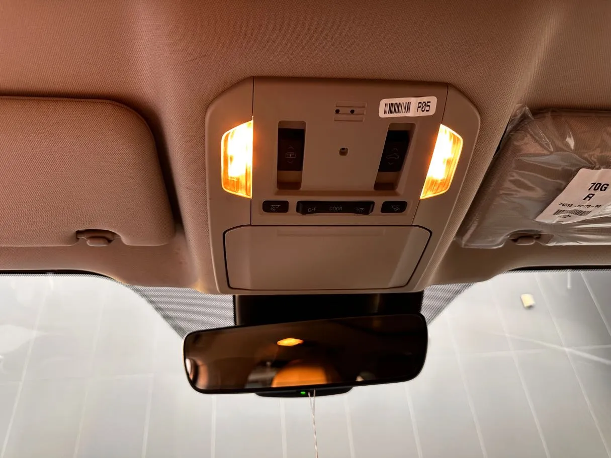 Car image 25