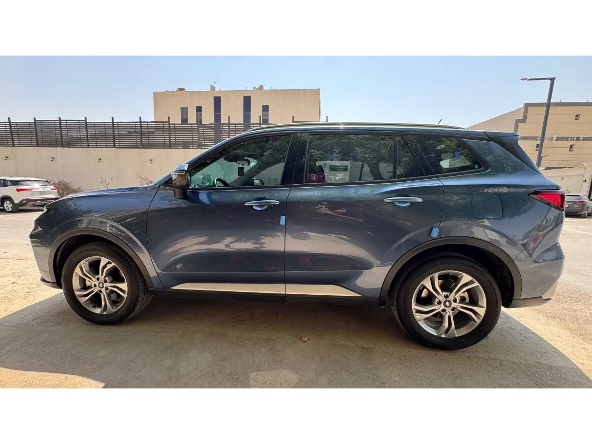Car image 8