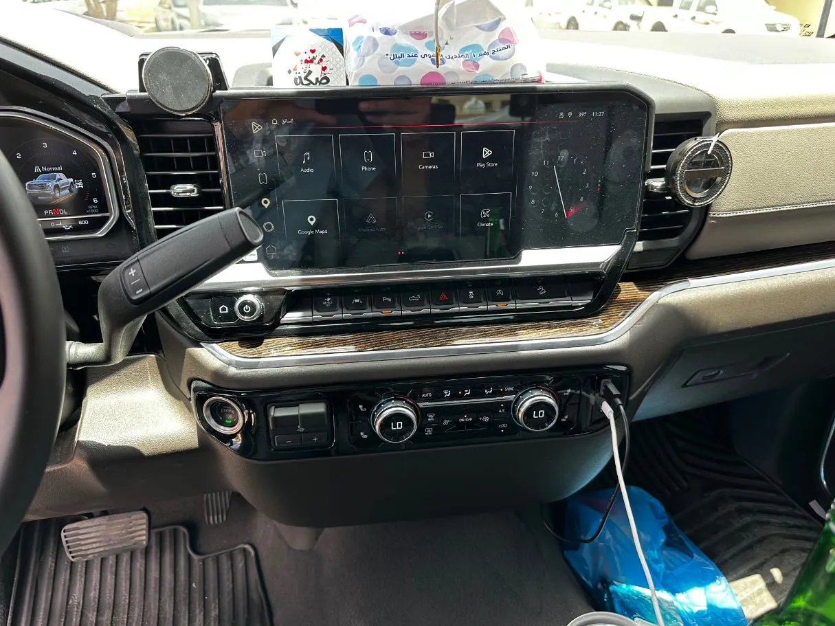 Car image 19
