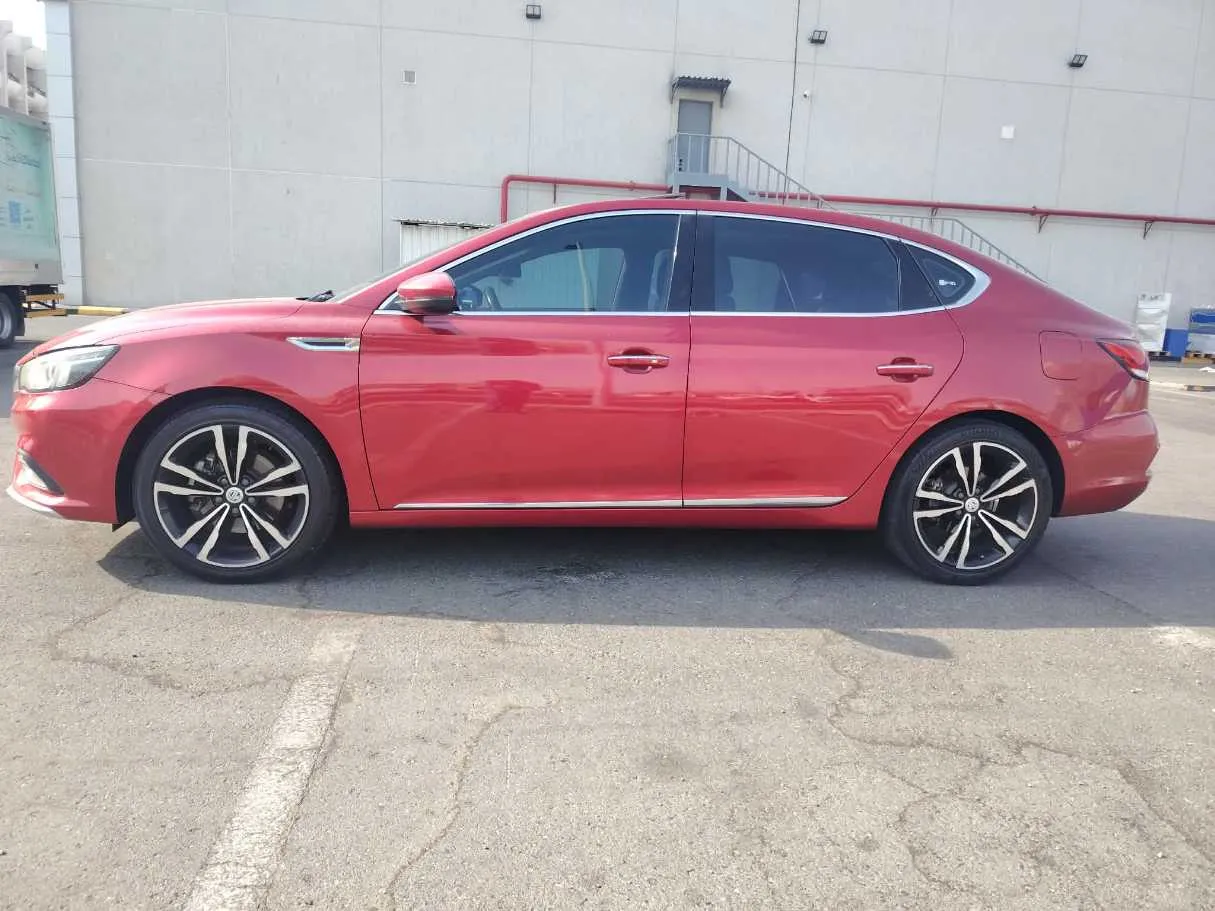 Car image 9