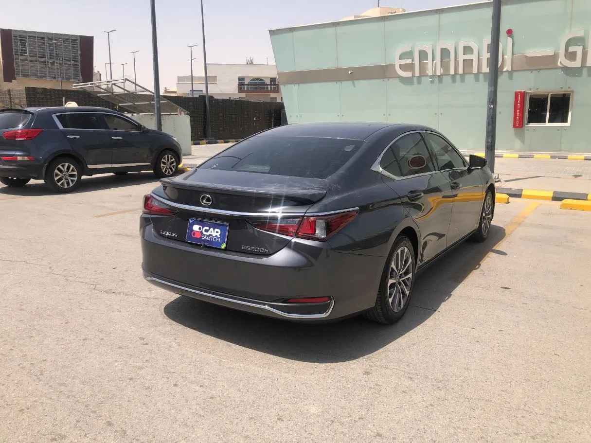Car image 5