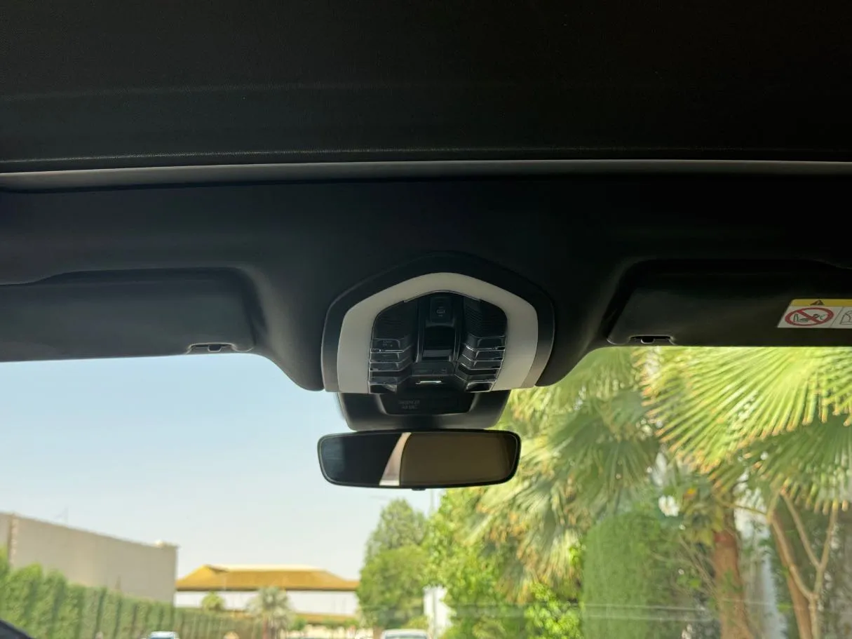 Car image 25