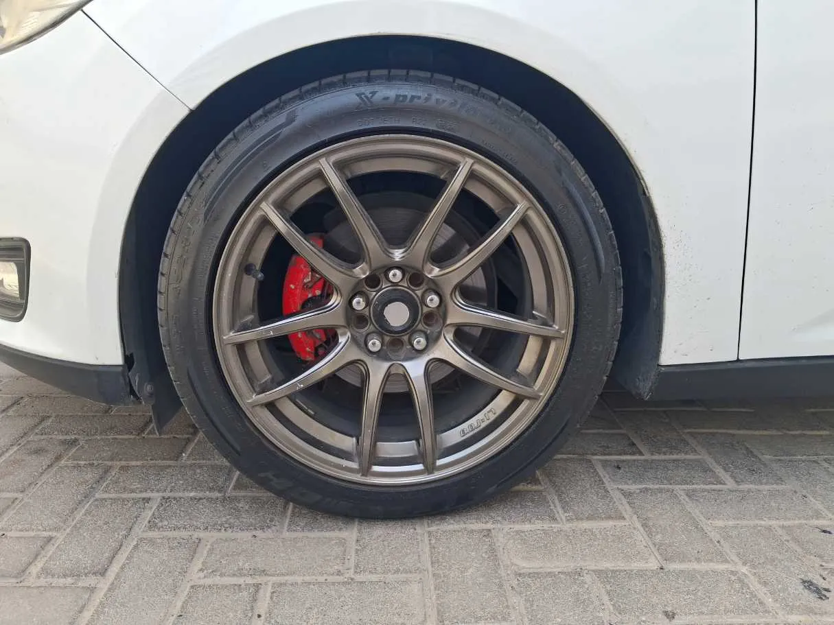 Car image 9