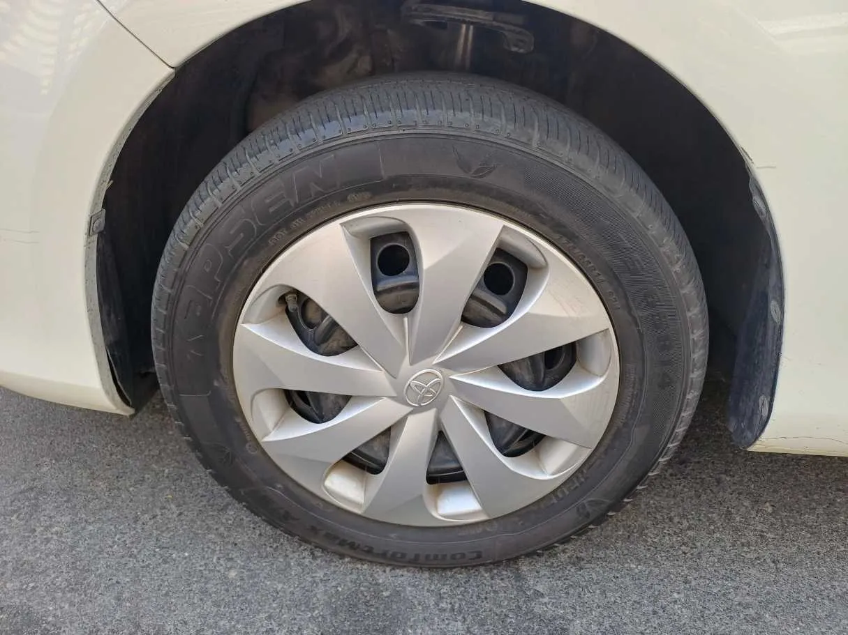 Car image 9