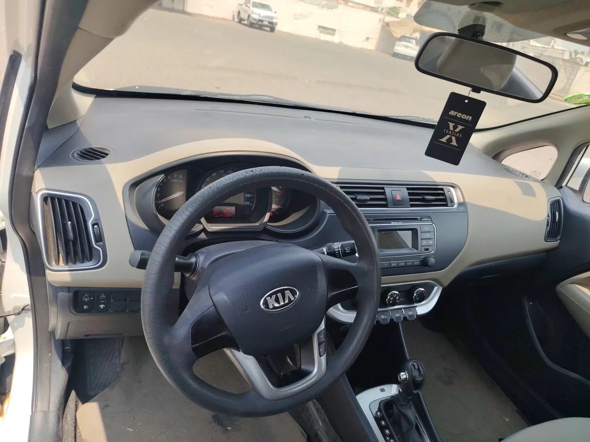 Car image 12