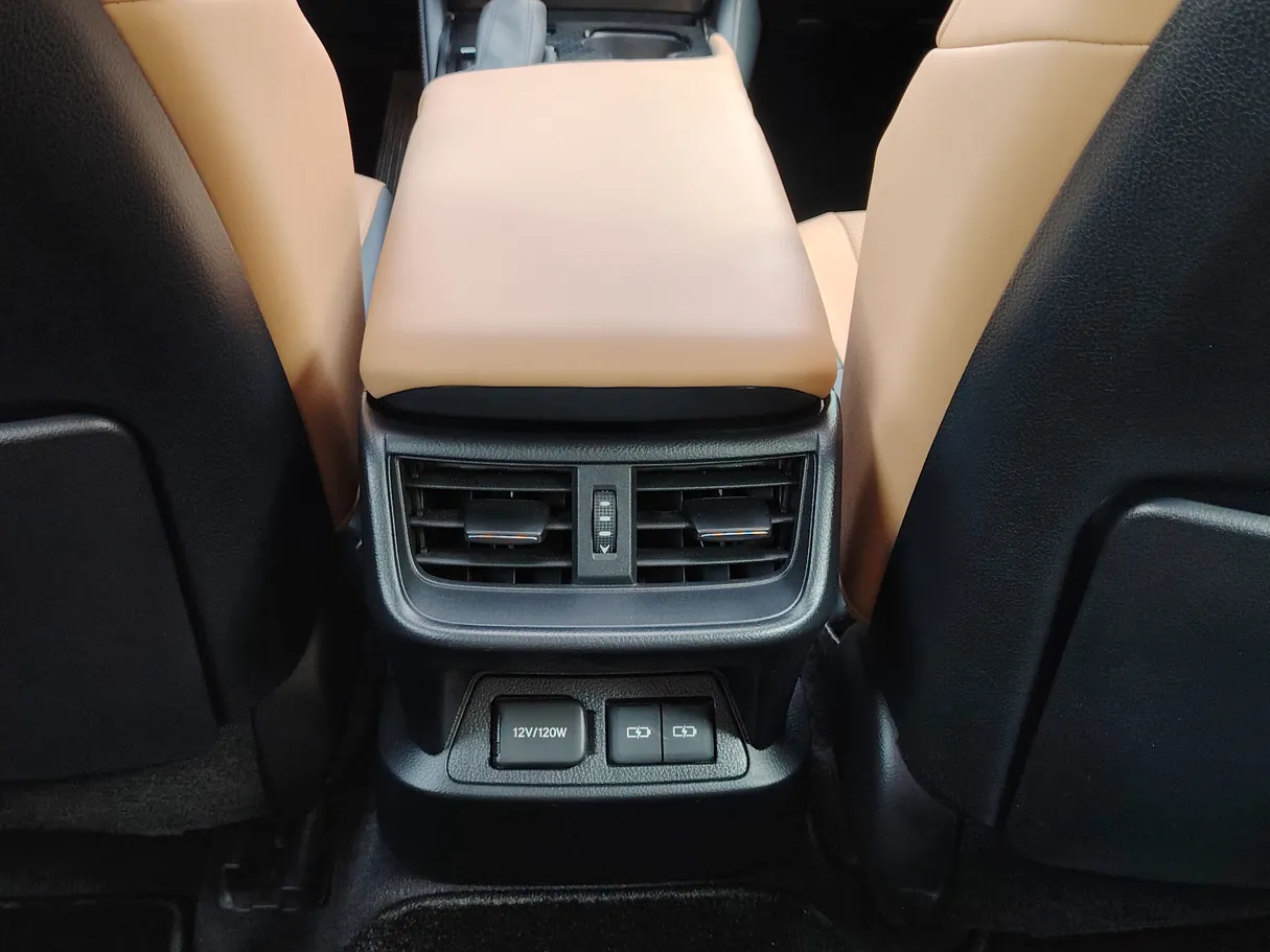 Car image 32