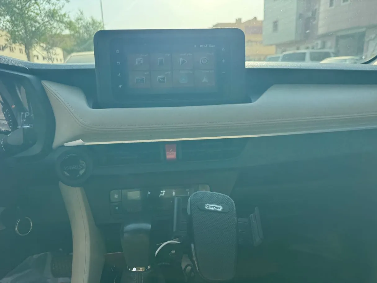 Car image 16