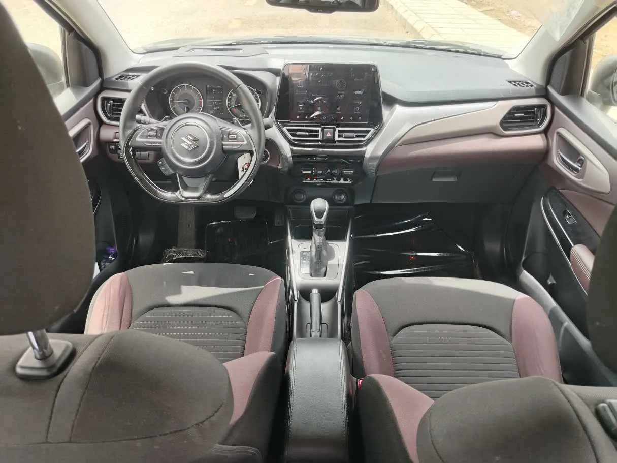 Car image 16