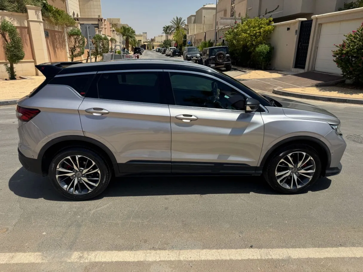 Car image 4
