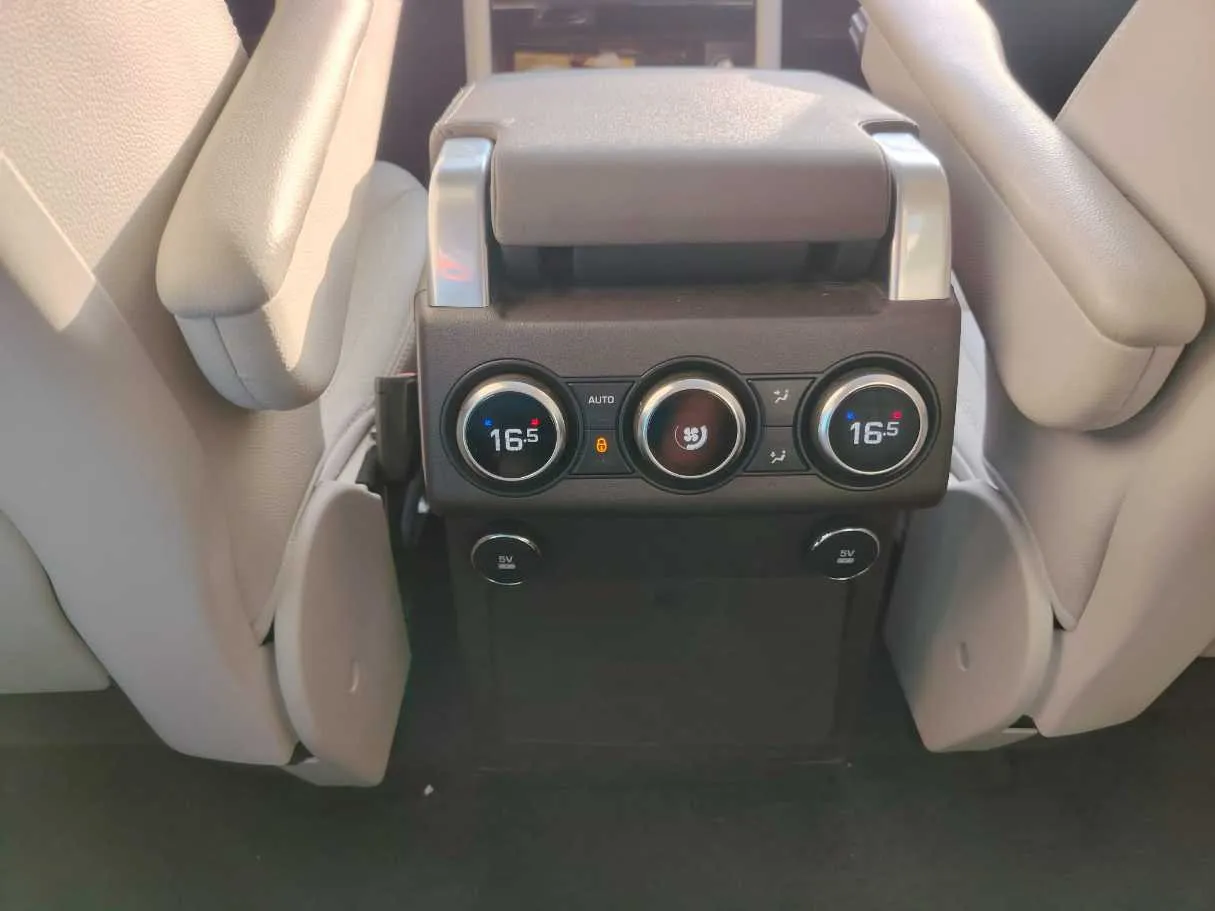 Car image 38