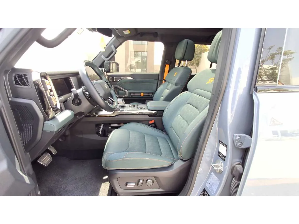 Car image 12