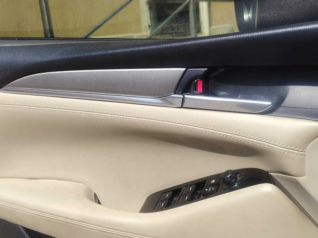 Car image 23
