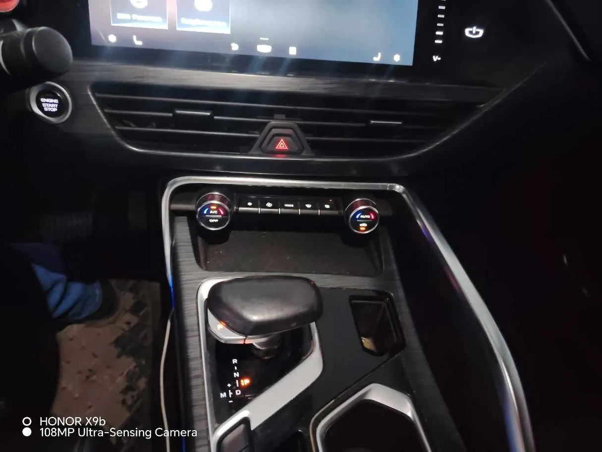Car image 27