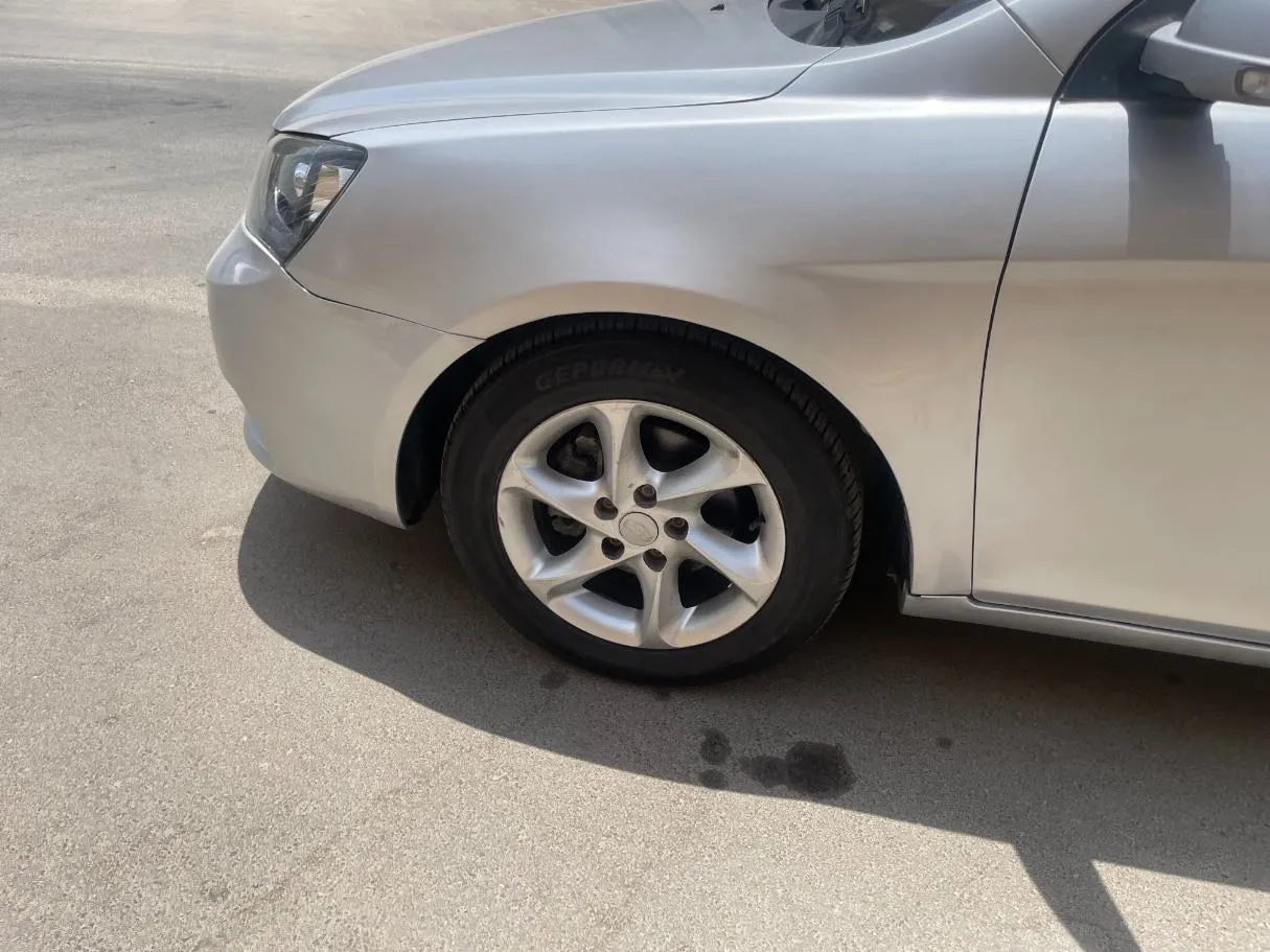 Car image 9