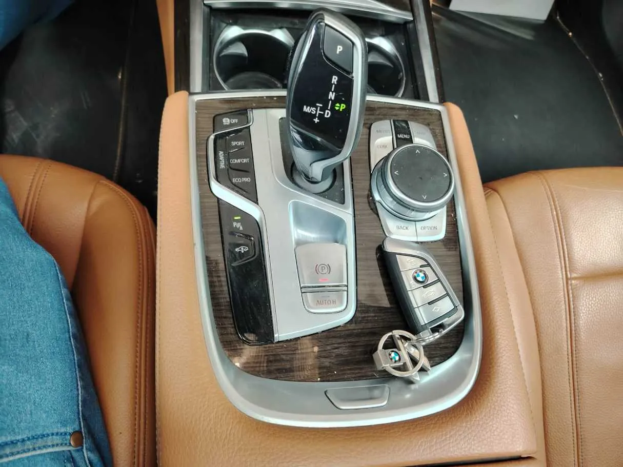 Car image 26