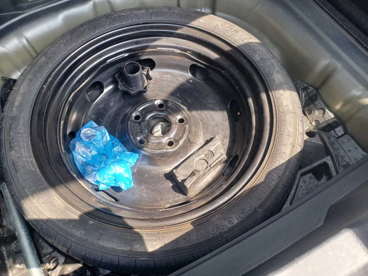 Car image 22