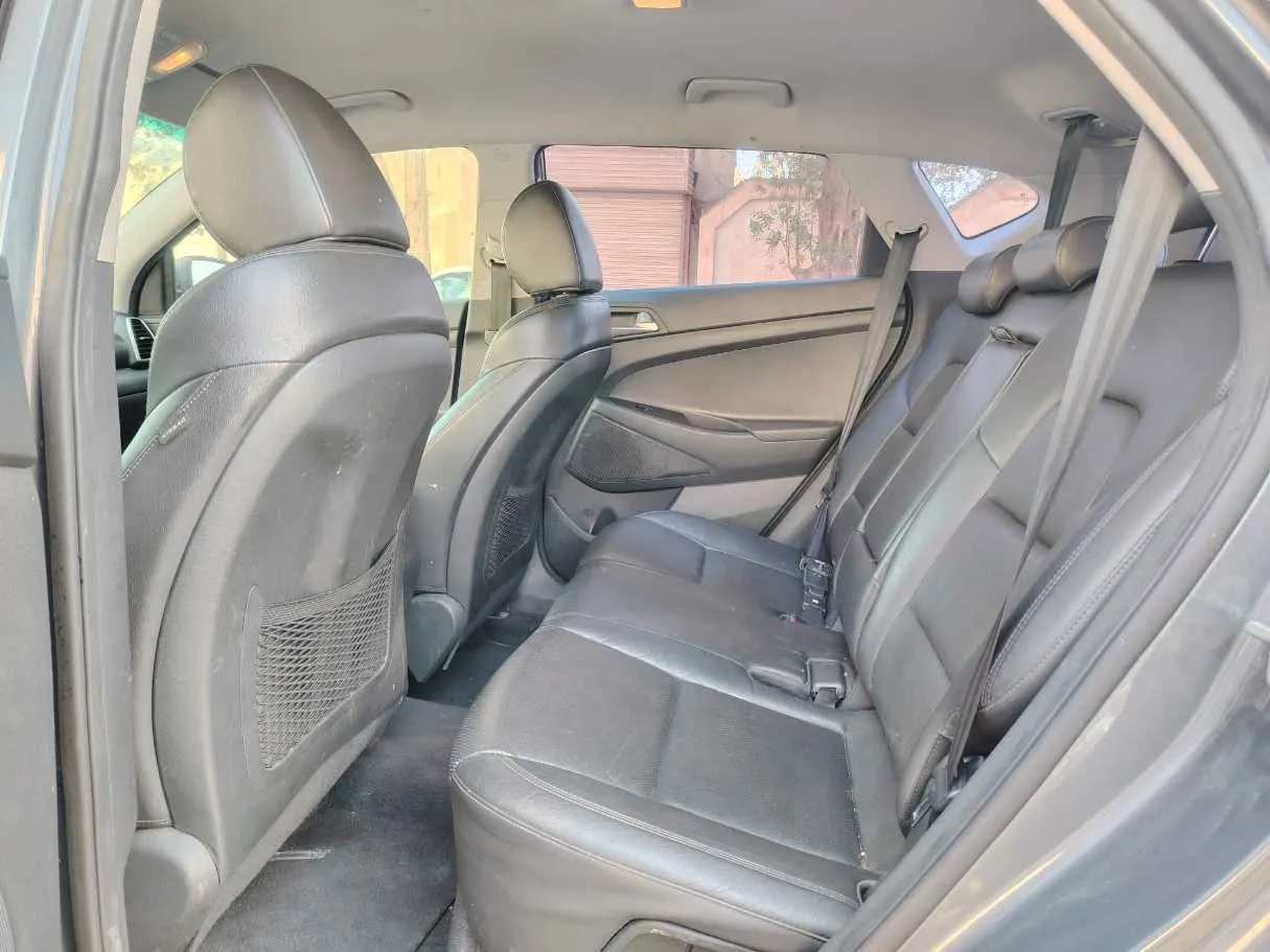 Car image 19